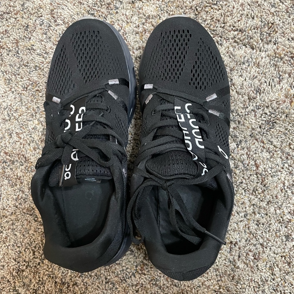 ON RUNNING - “cloudsurfer” running shoe - Picture 3 of 5